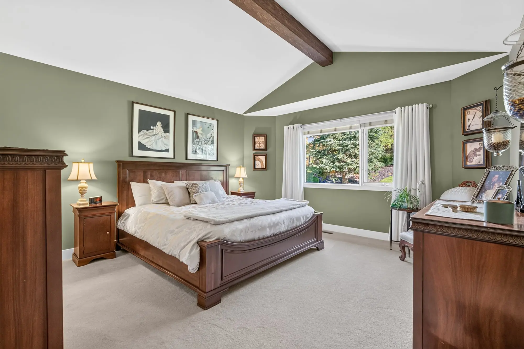 Primary bedroom, vaulted ceiling