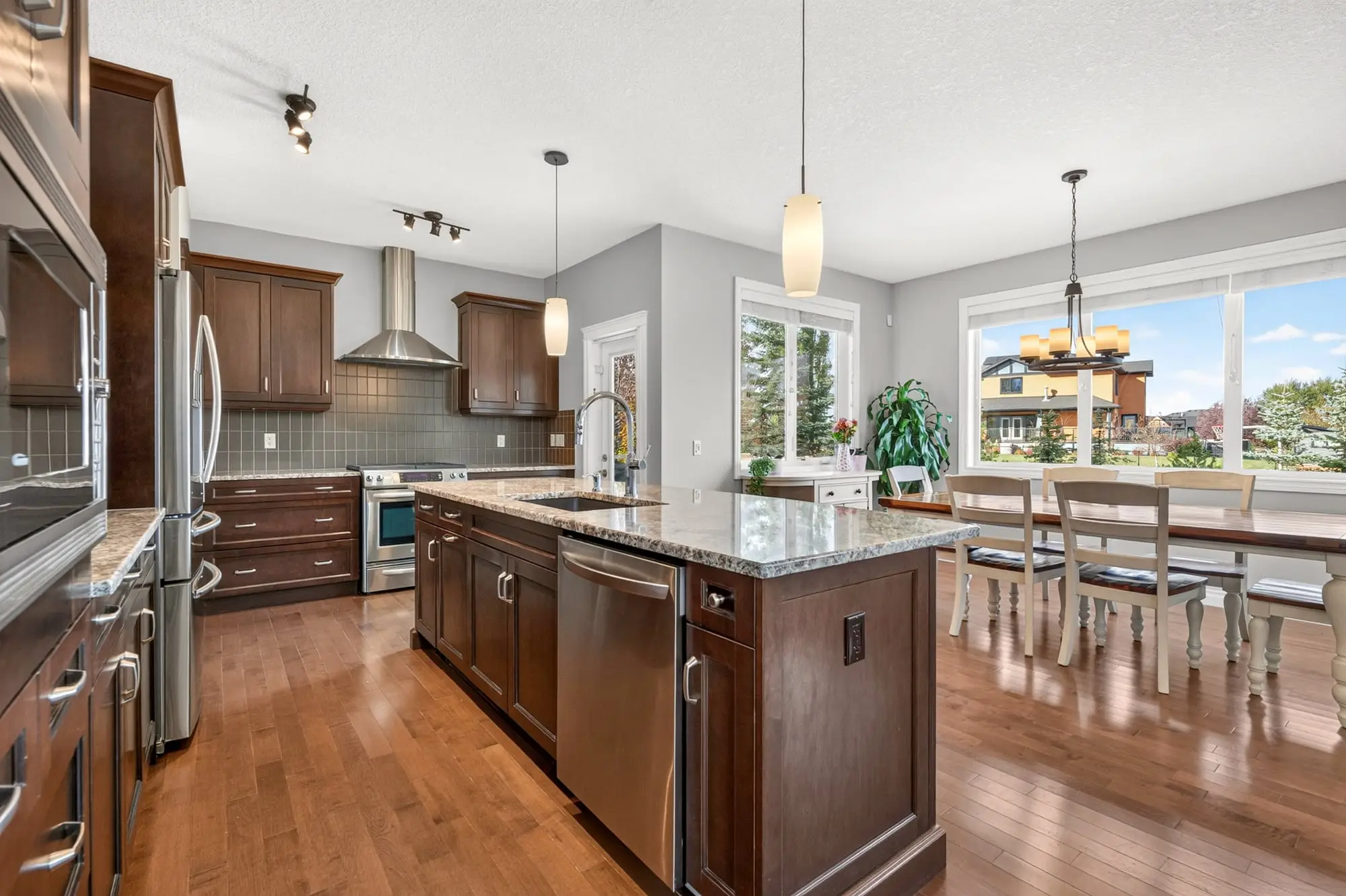 Island sink and dishwasher, open to dining