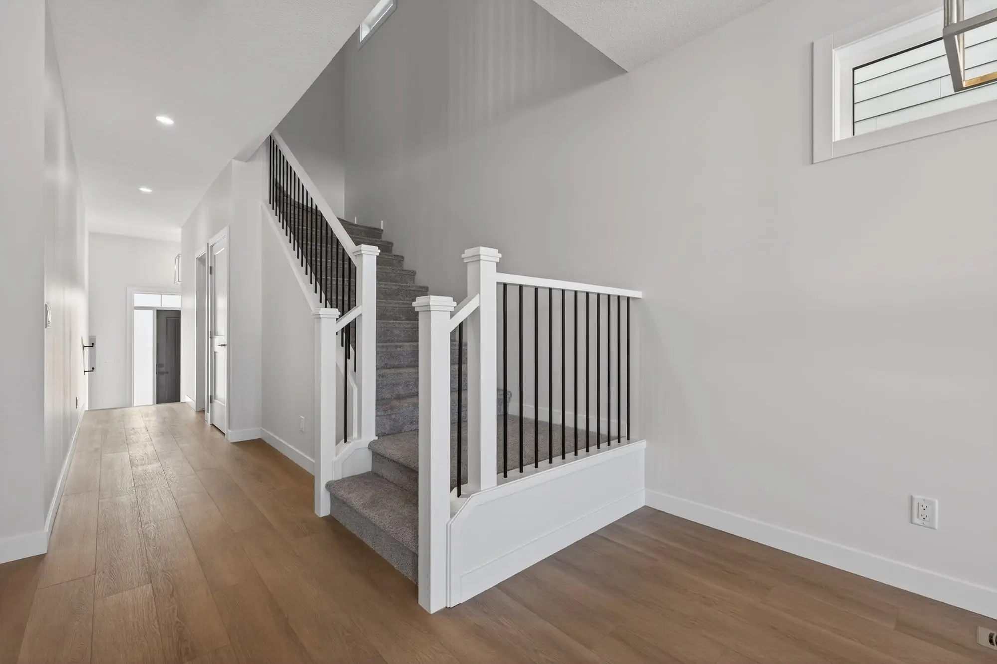 Wide staircase, upgraded railings