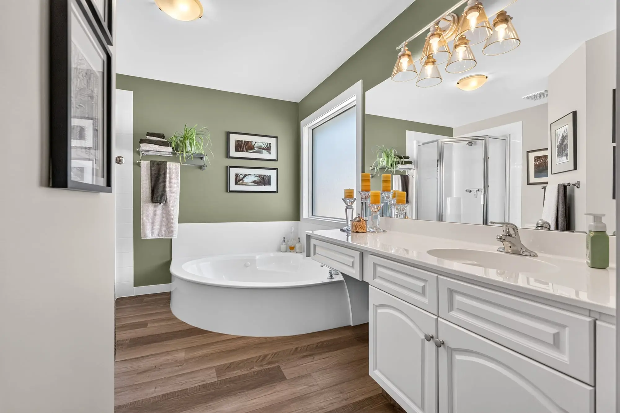 Ensuite with jetted soaker tub