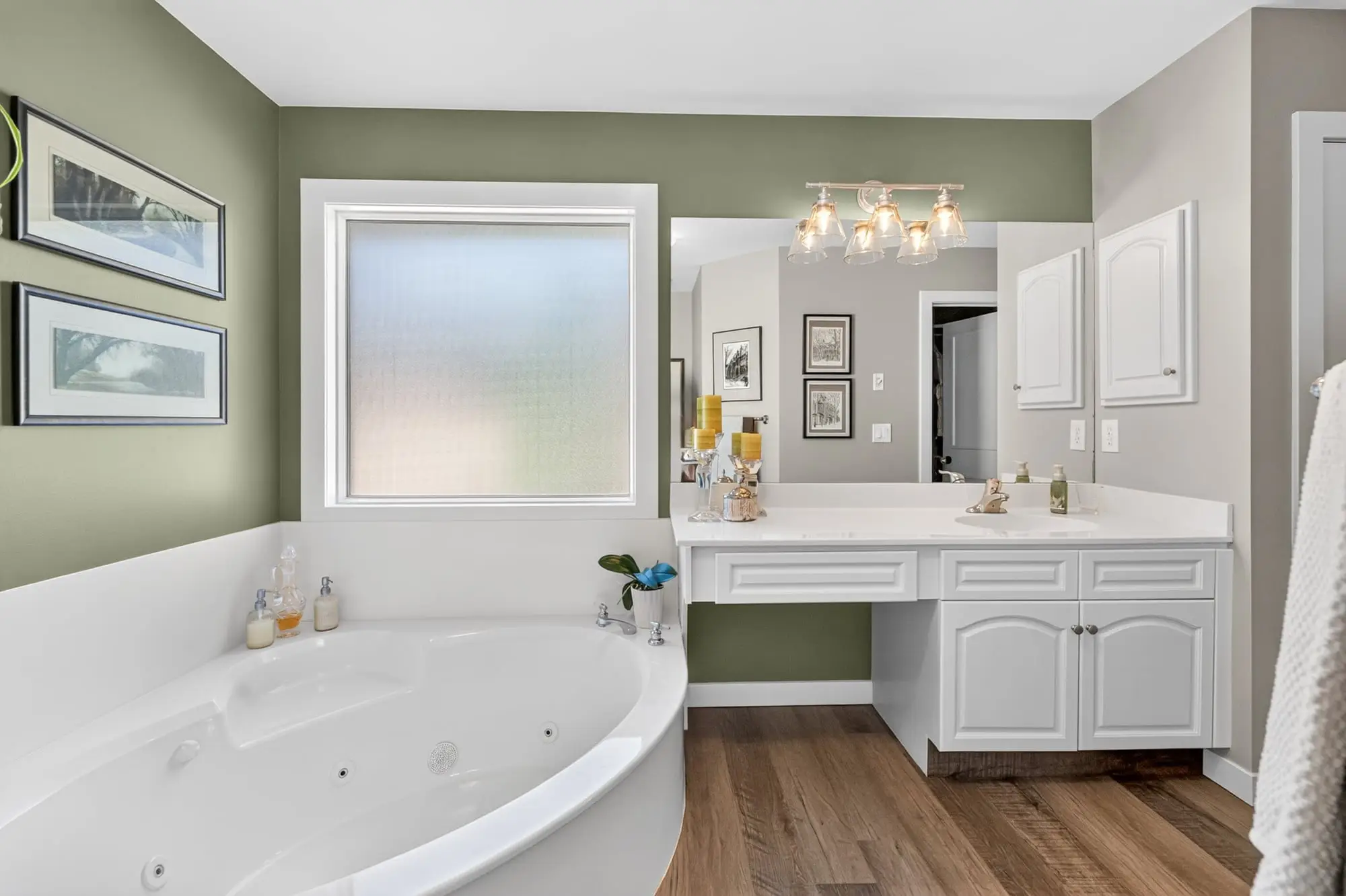 Ensuite vanity