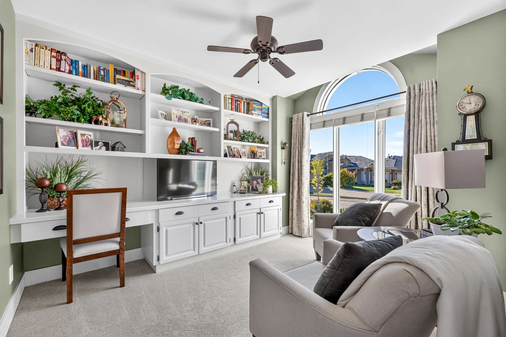 Den with built-ins