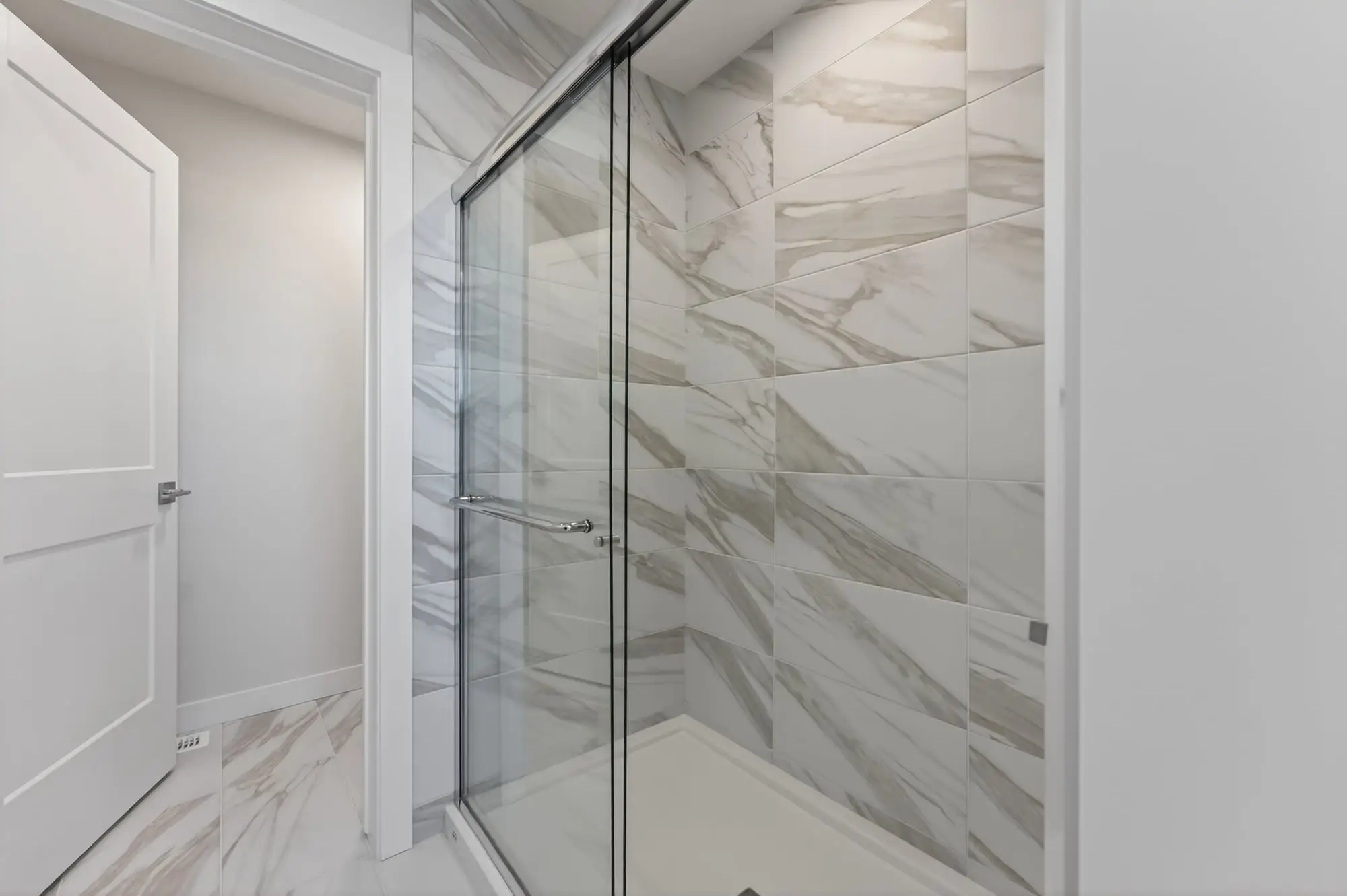 Ensuite walk-in shower