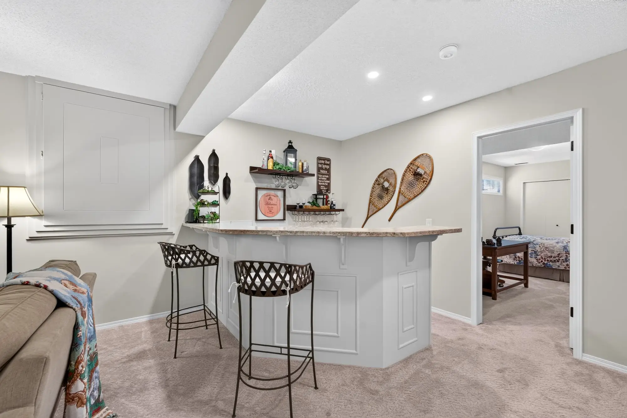 Lower-level bar