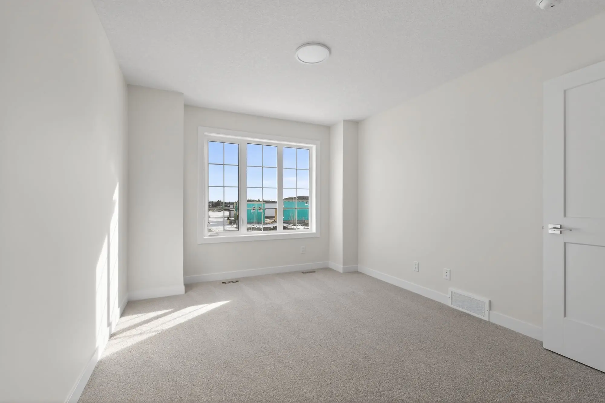 Bedroom, hallway access