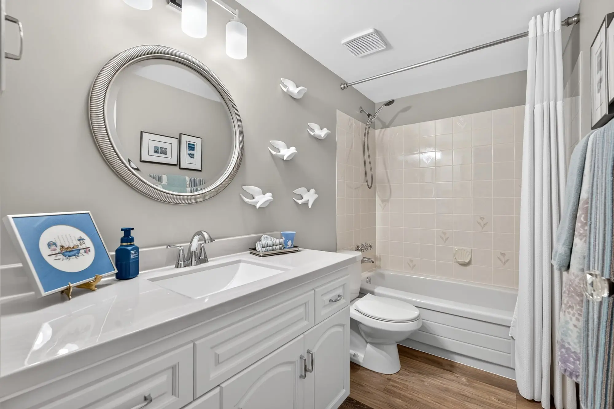 Updated lower-level full bath